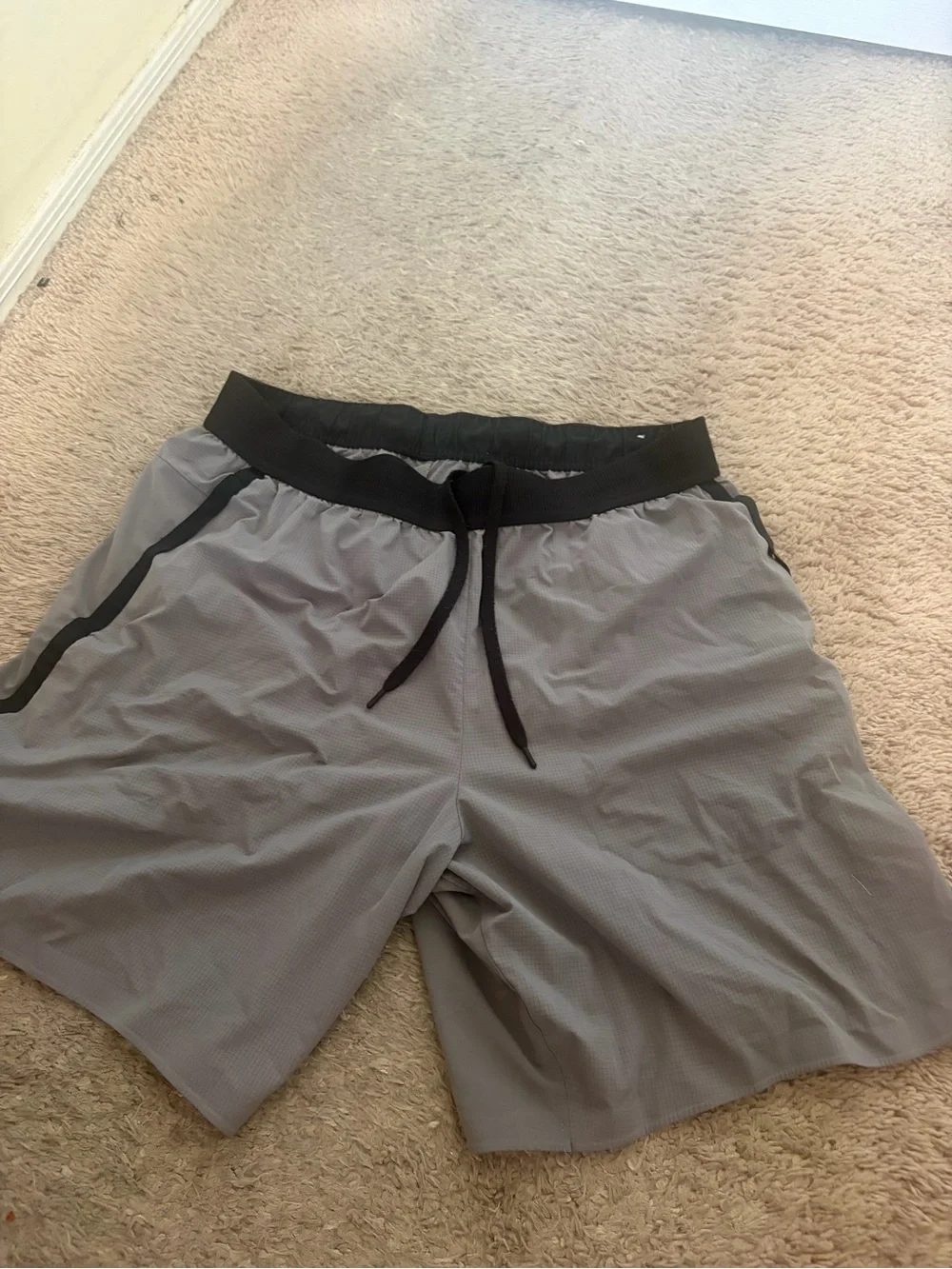 Men’s pre owned as is Nike Tech size XL shorts black and grey athletic